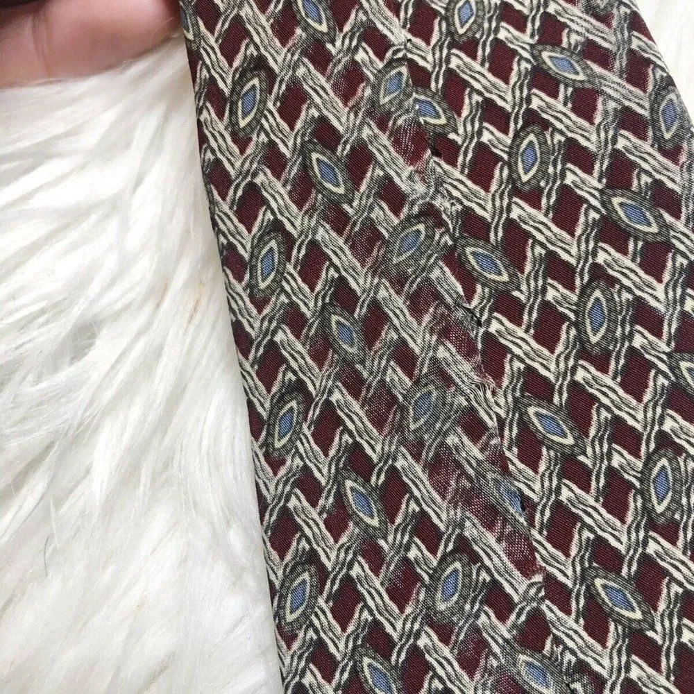 Claiborne Men's Gold and Maroon Patterned Tie